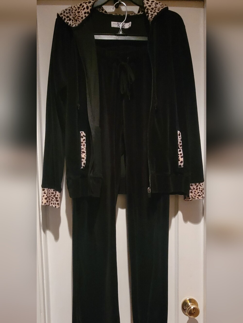 PRE-OWNED New York Laundry Black Velvet 2 Pieces Hoodie Running Suit And Pants